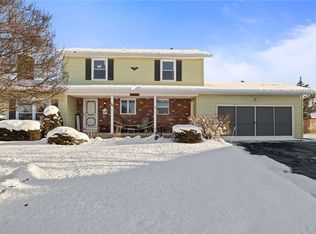 70 Covered Bridge Cir, Rochester, NY 14612