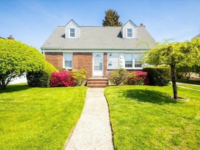 948 Center Drive, Franklin Square, NY, 11010