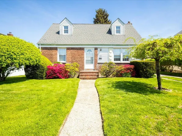 948 Center Drive, Franklin Square, NY 11010