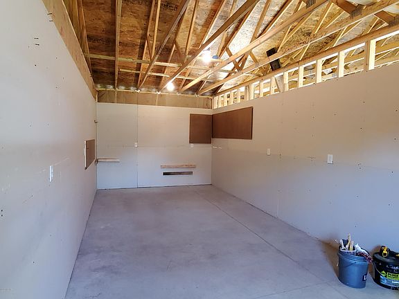 5th image of 807 Ash St