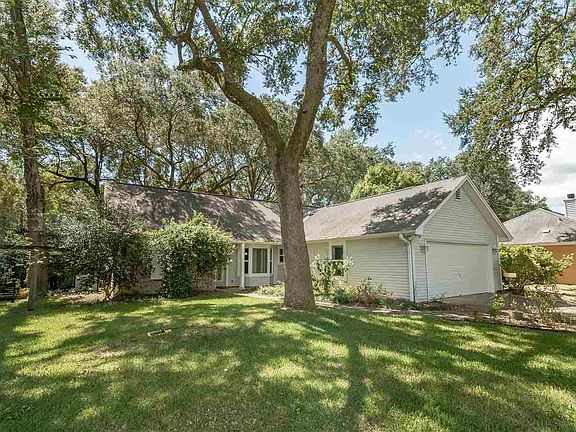2nd image of 2783 Honeywood Dr