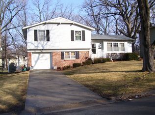9008 W 71st St, Overland Park, KS 66204