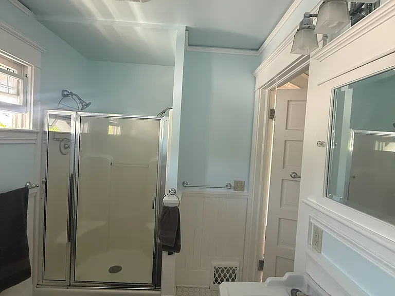 4534 Thackeray Pl NE — Photo 17