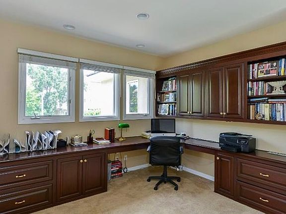 4th image of 562 Cricketfield Ct