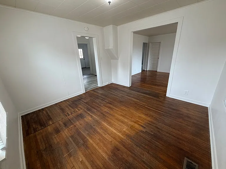4611 N Adams St — Photo 7