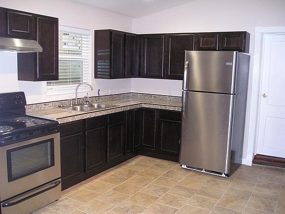 4th image of 1106 Avenue K