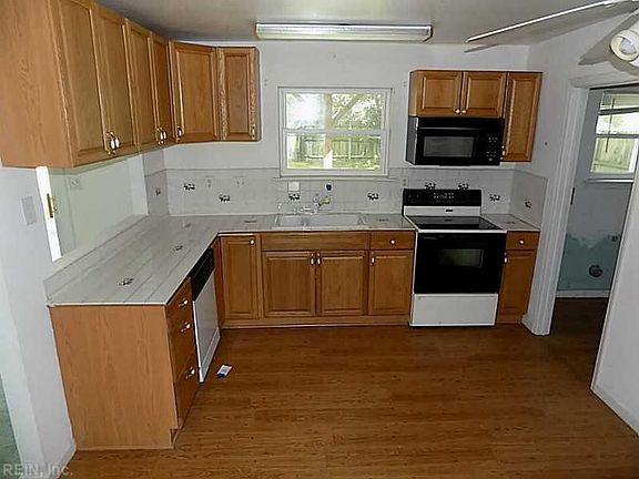 5th image of 668 Forest Glen Ct