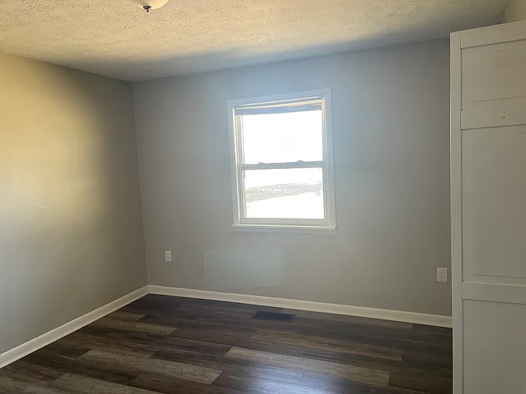 305 Houseal St — Photo 6