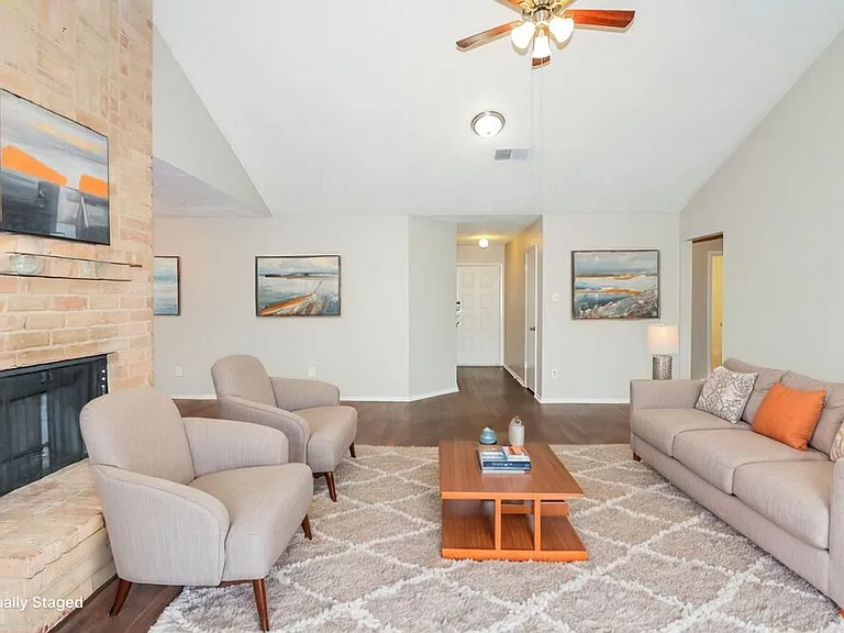 15826 Beechnut St — Photo 4
