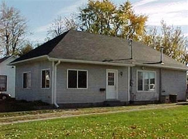 1st image of 810 6th Ave E