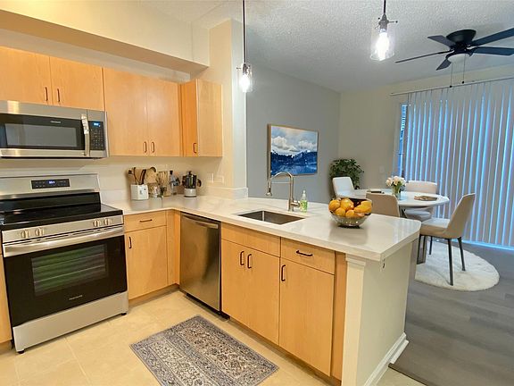 5th image of 533 NE 3rd Avenue #419