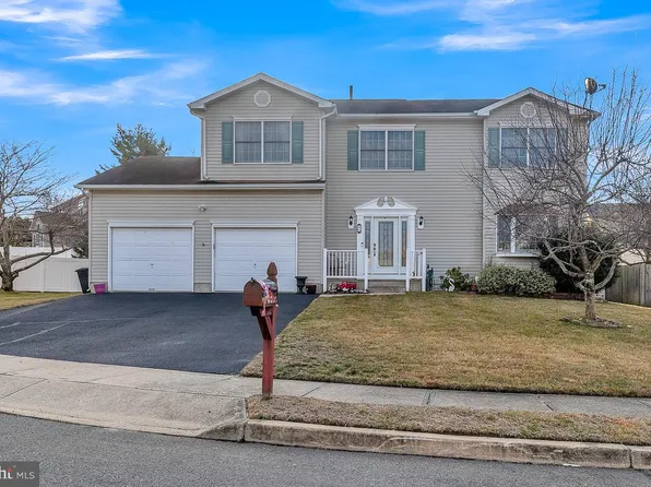 4 Drum Ct, Barnegat, NJ 08005