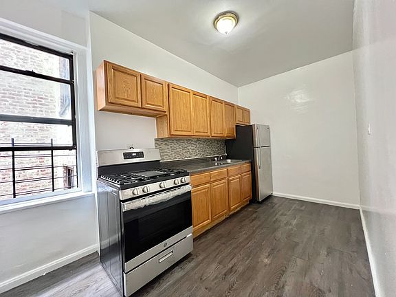 4th image of 1001 Walton Ave Unit 5F