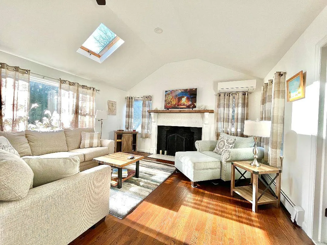 2 bed, 1.0 bath, $3,725 — Photo 4