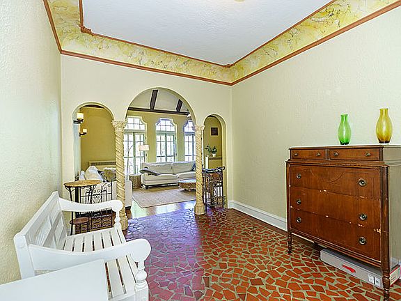 5th image of 2415 W Lunt Ave APT 3E