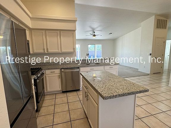 3rd image of 2308 W Horseshoe Pl