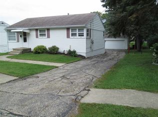 854 W Cleveland St, Freeport, IL 61032