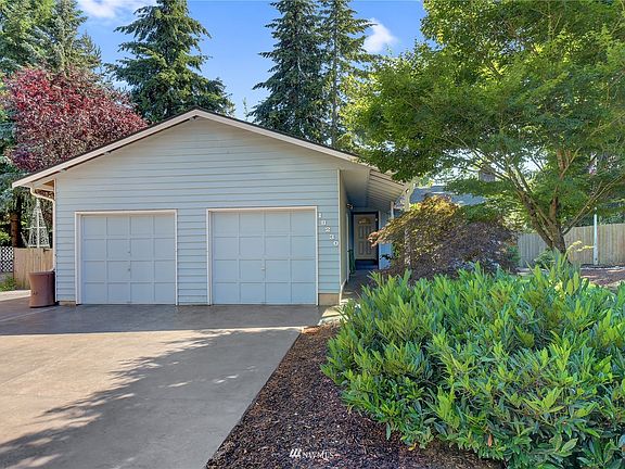 Front of home with 2 car garage>