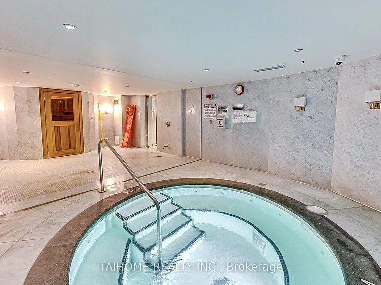 955 Bay St #307 — Photo 15