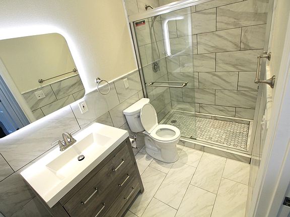 The bathroom is equipped with an led mirror with a defogger function