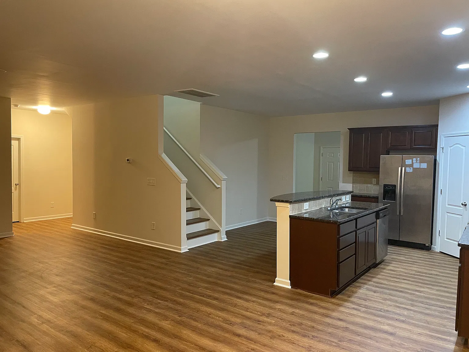 4 bed, 2.5 bath, 2682 sqft, $2,430 — Photo 3