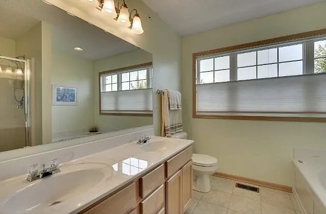 4 bed, 2294 sqft, $2,950 — Photo 3