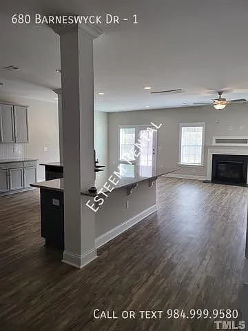 680 Barneswyck Dr #1 — Photo 3