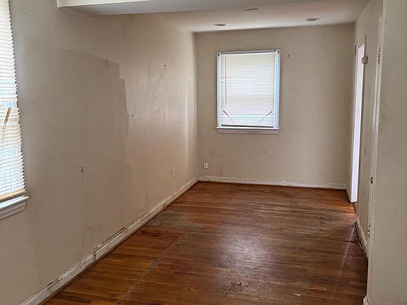 5th image of 3917 26th Ave