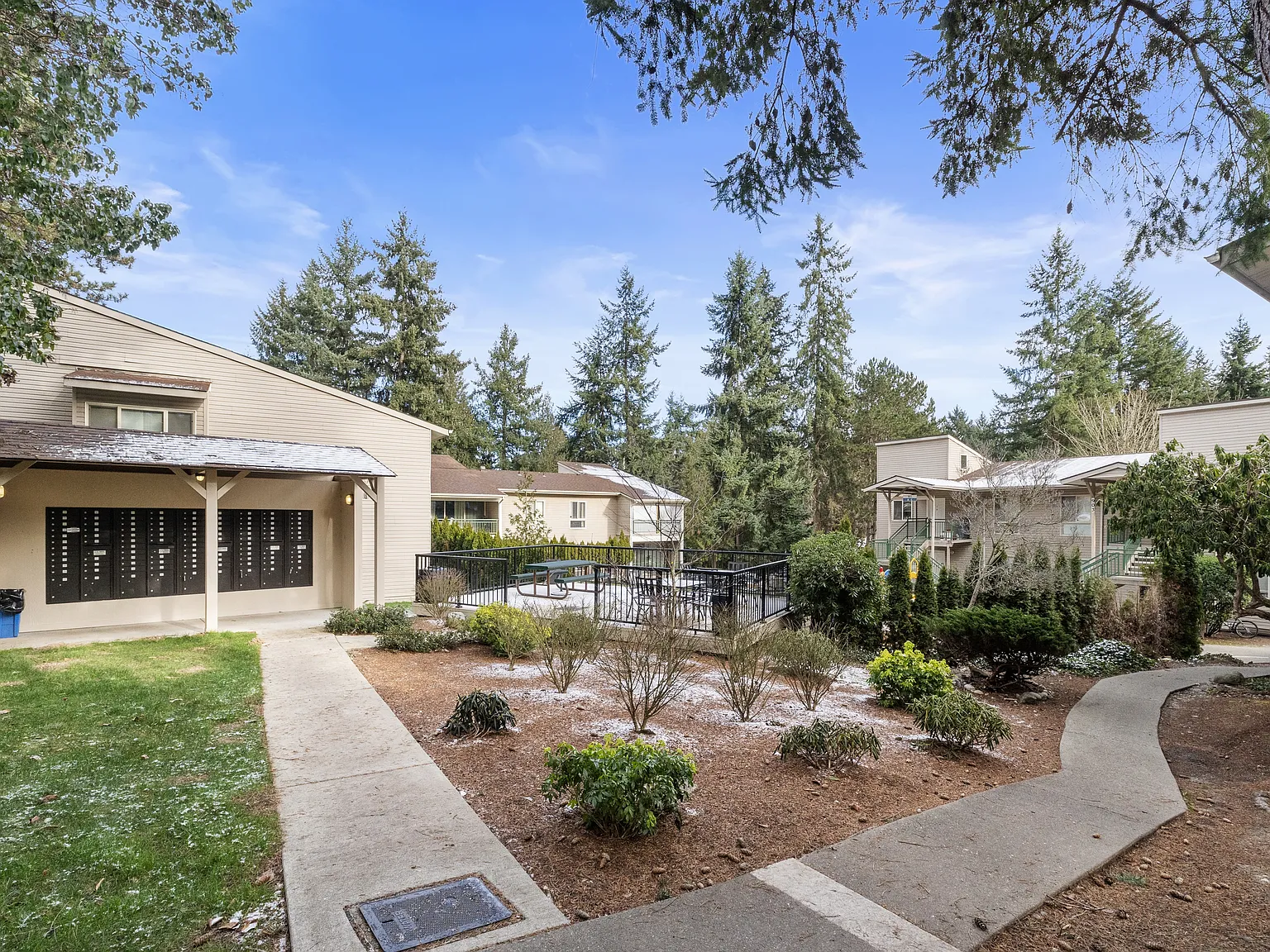 Lakeridge Apartments — Photo 3