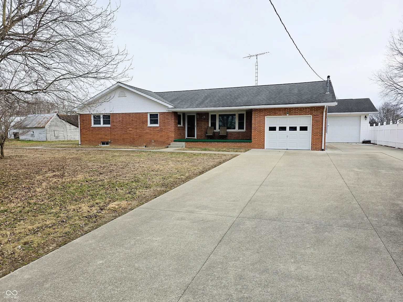 211 Cindy Ln photo 1