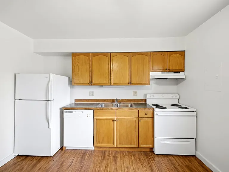 1567 Briarwood Ave — Photo 3