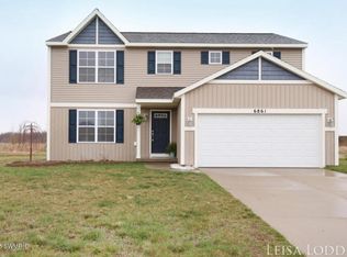 6861 Peninsula Dr NE, Rockford, MI
