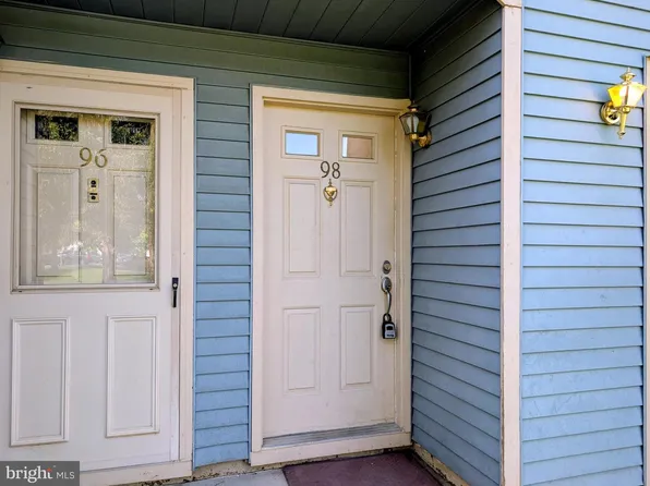 98 Wyndham Pl, Robbinsville, NJ 08691