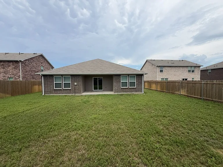 3637 Silver Maple Ln — Photo 17