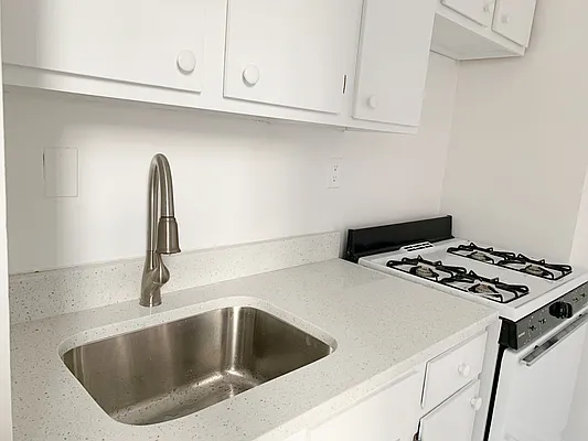 Rented by Bedford Realty USA Corp | media 12