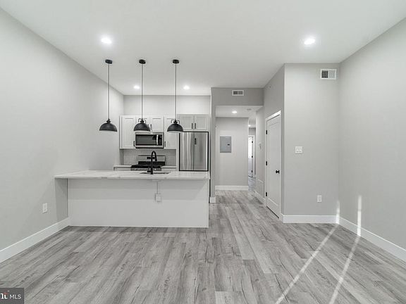 2nd image of 1715 Montrose St Unit 3