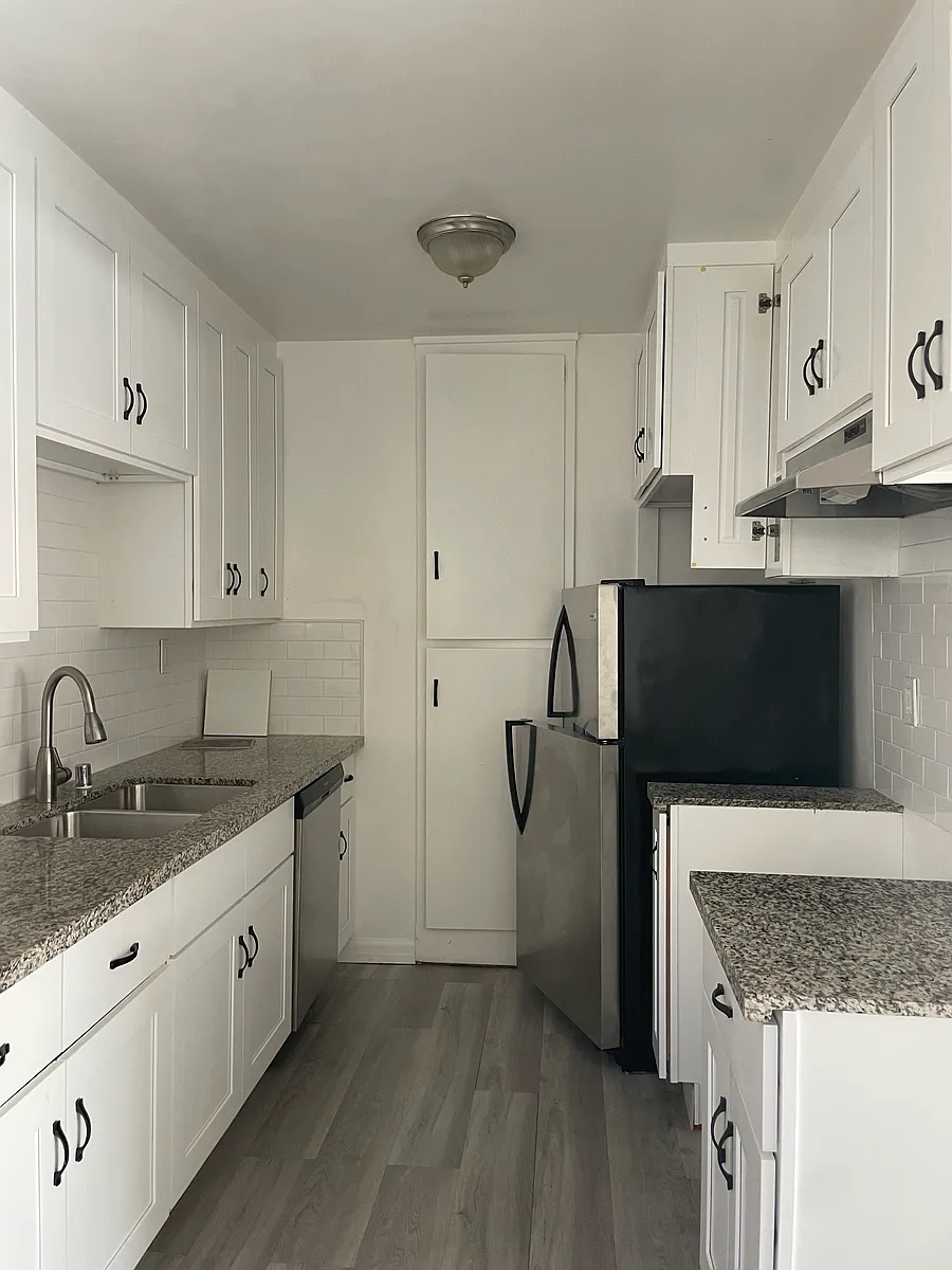 Building Photo - 1417 Armacost Ave #18