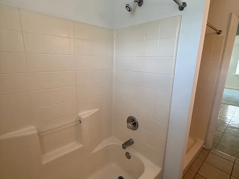 223 Georgia St — Photo 22