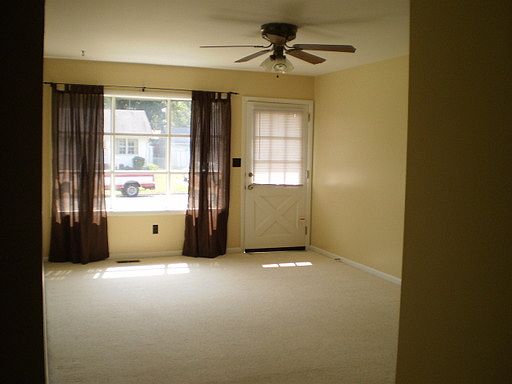 2nd image of 927 Glenrock Dr