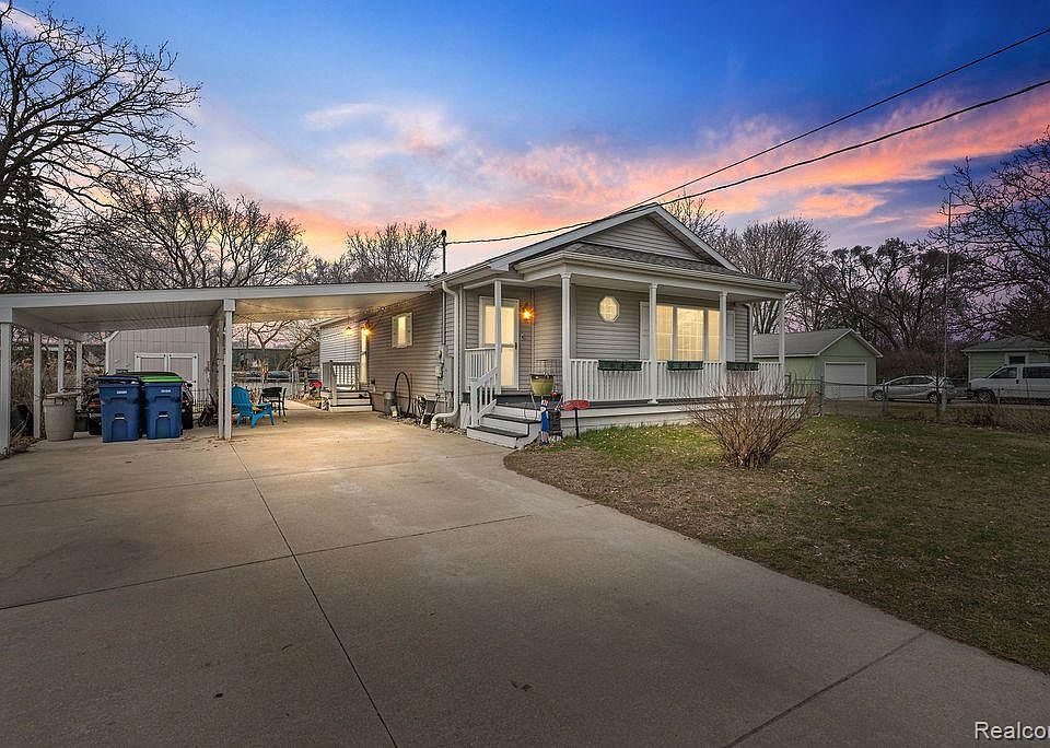 1st image of 300 Deens Ln