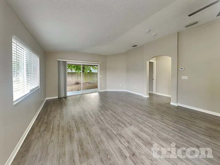 11759 Lynmoor Dr — Photo 3