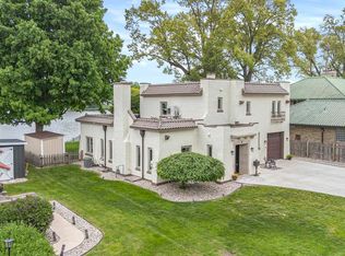 4 Edgewater Pl, Elkhart, IN 46516