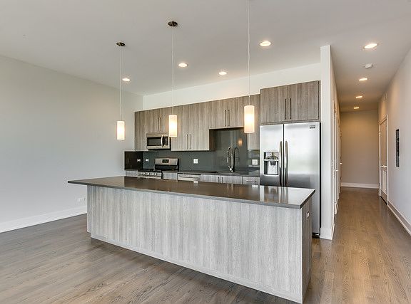 4th image of 2343 N Seeley Ave #3C