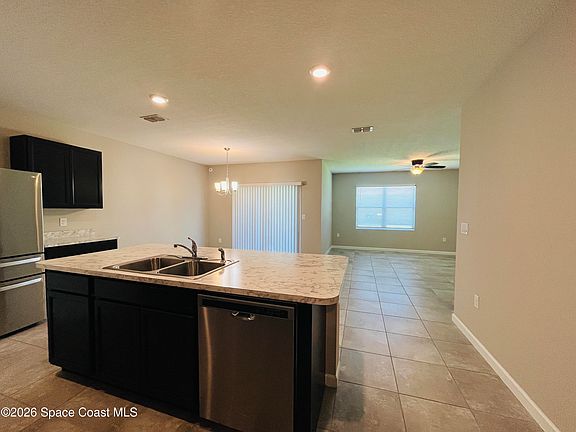 4th image of 420 Sorrento Dr