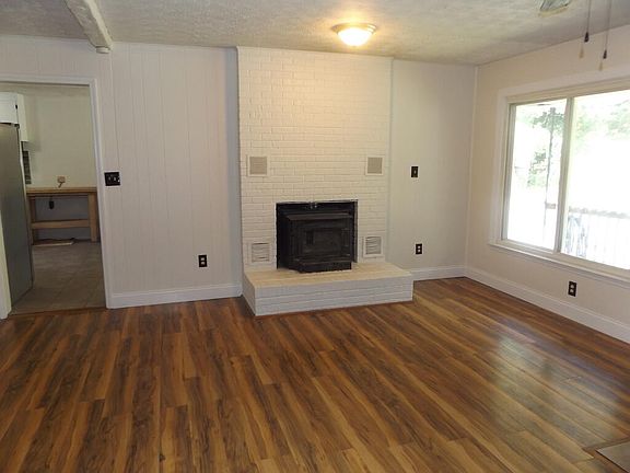 2nd image of 1526 Freemont Rd