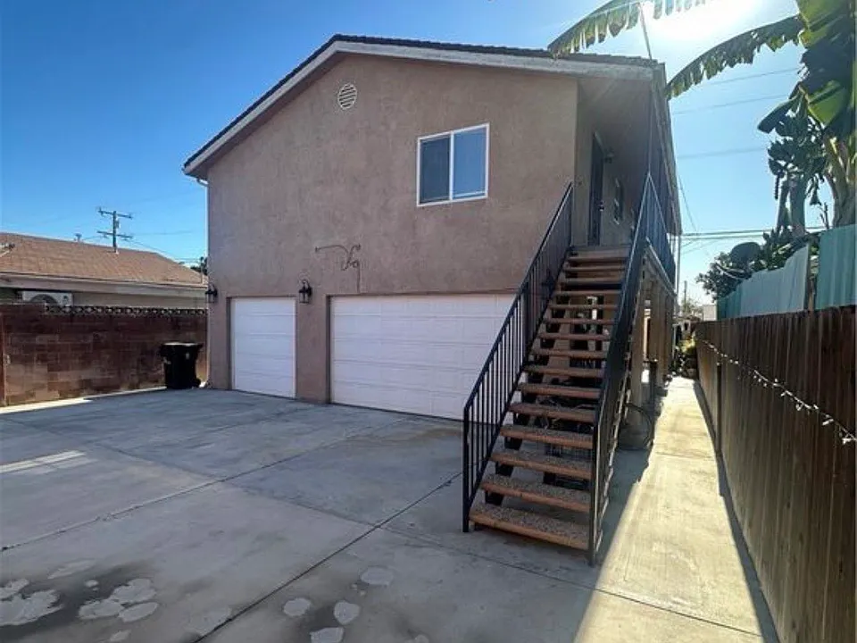 1232 E 68th St #C