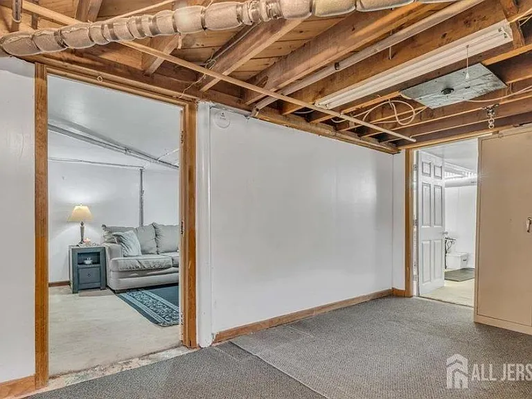 402 Ryders Ln — Photo 21