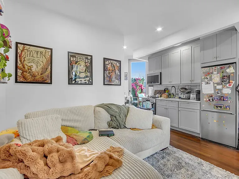 412 Suydam St #3B — Photo 2
