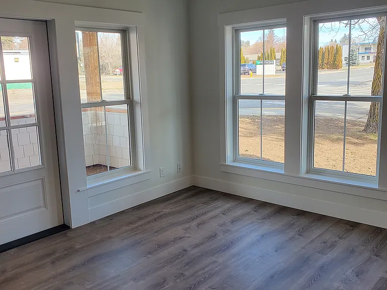 600 W University Way #101 — Photo 3