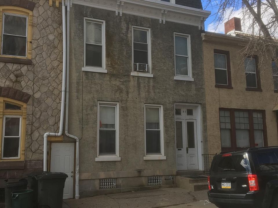 2nd image of 32 S 11th St